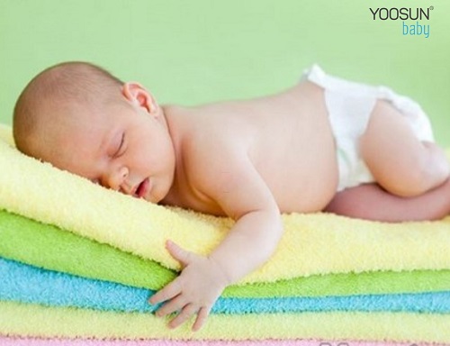 cách thay bỉm cho trẻ sơ sinh