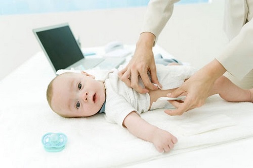 cách quấn tã cho trẻ sơ sinh ngủ ngon