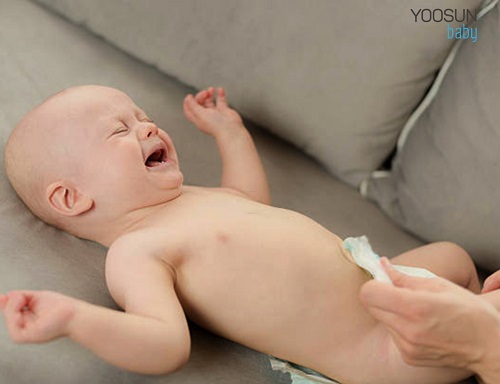 cách thay tã cho trẻ sơ sinh