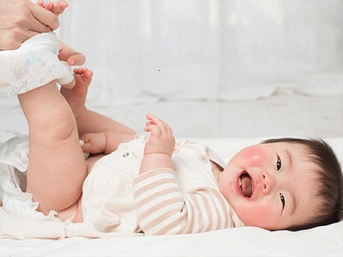 vệ sinh vùng kín cho be gái 3 tuổi