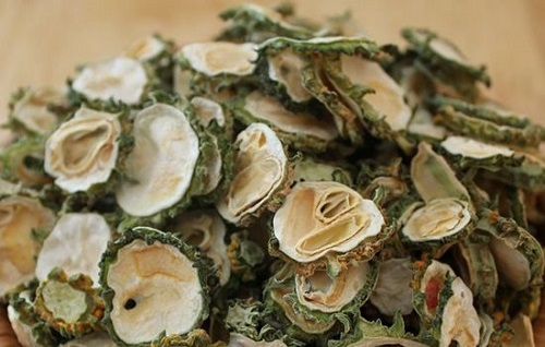 tắm mướp đắng cho bé