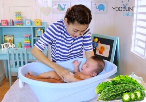 tắm mướp đắng cho trẻ sơ sinh