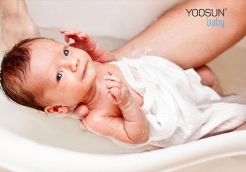 hướng dẫn tắm lá vông cho bé