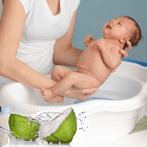 tắm nước dừa cho bé