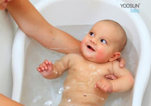 cách tắm nước dừa cho trẻ sơ sinh