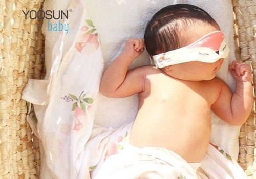 tắm nắng cho trẻ