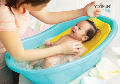 tắm lá kinh giới cho trẻ sơ sinh