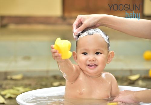 trẻ sơ sinh bị mụn nước