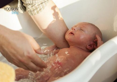 triệu chứng dị ứng sữa tắm