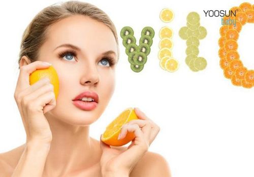 Có cách nào để giảm tác động của dị ứng serum vitamin C lên da?